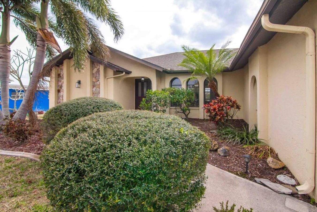 House With A Boatyour Private Waterfront Resort Port Charlotte Bagian luar foto