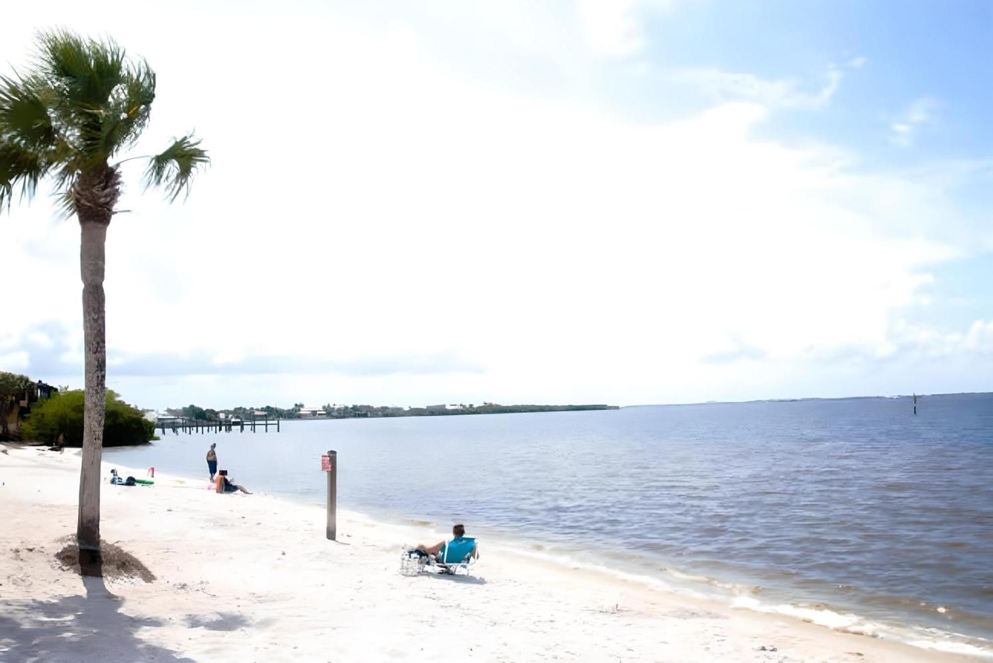 House With A Boatyour Private Waterfront Resort Port Charlotte Bagian luar foto