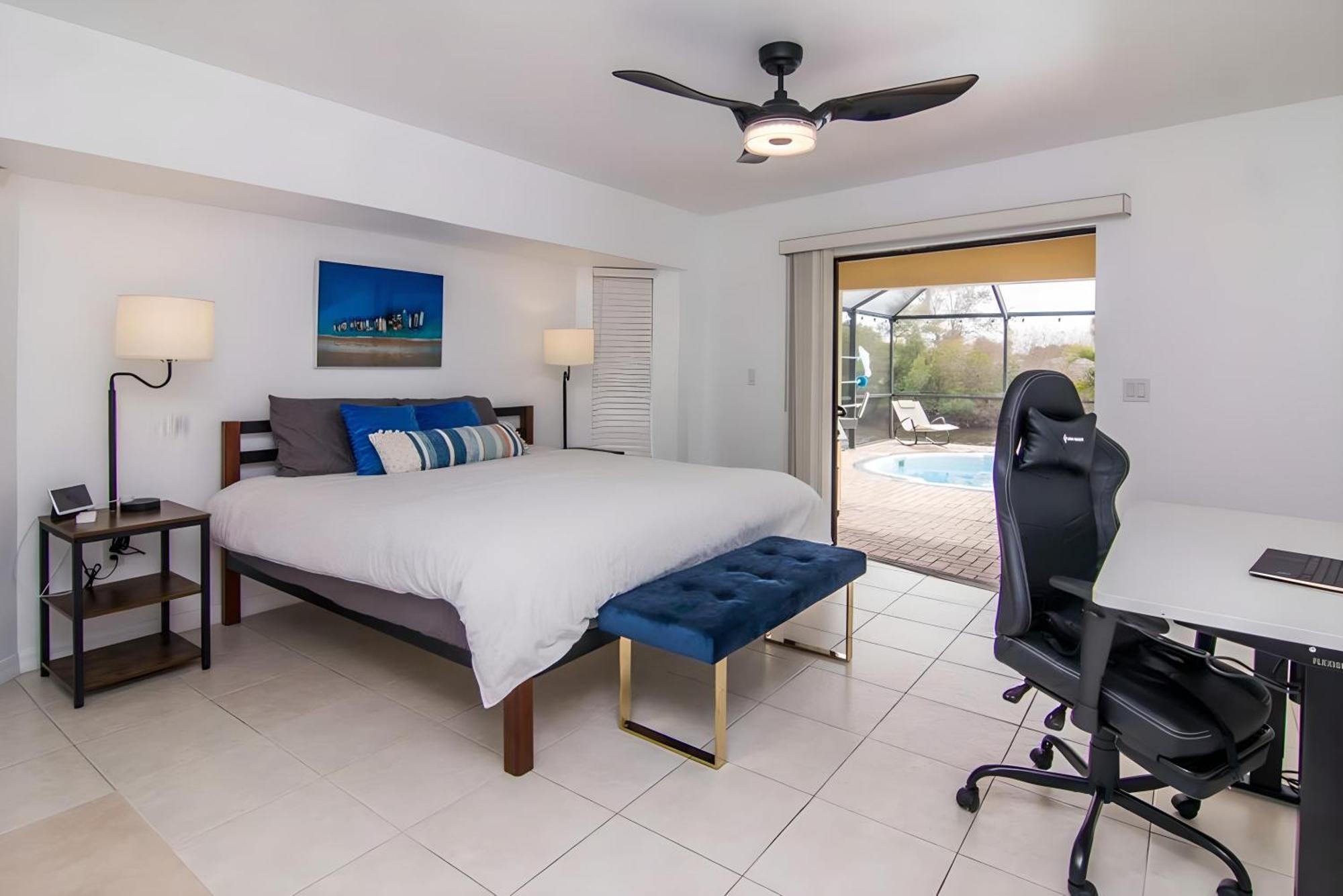 House With A Boatyour Private Waterfront Resort Port Charlotte Bagian luar foto