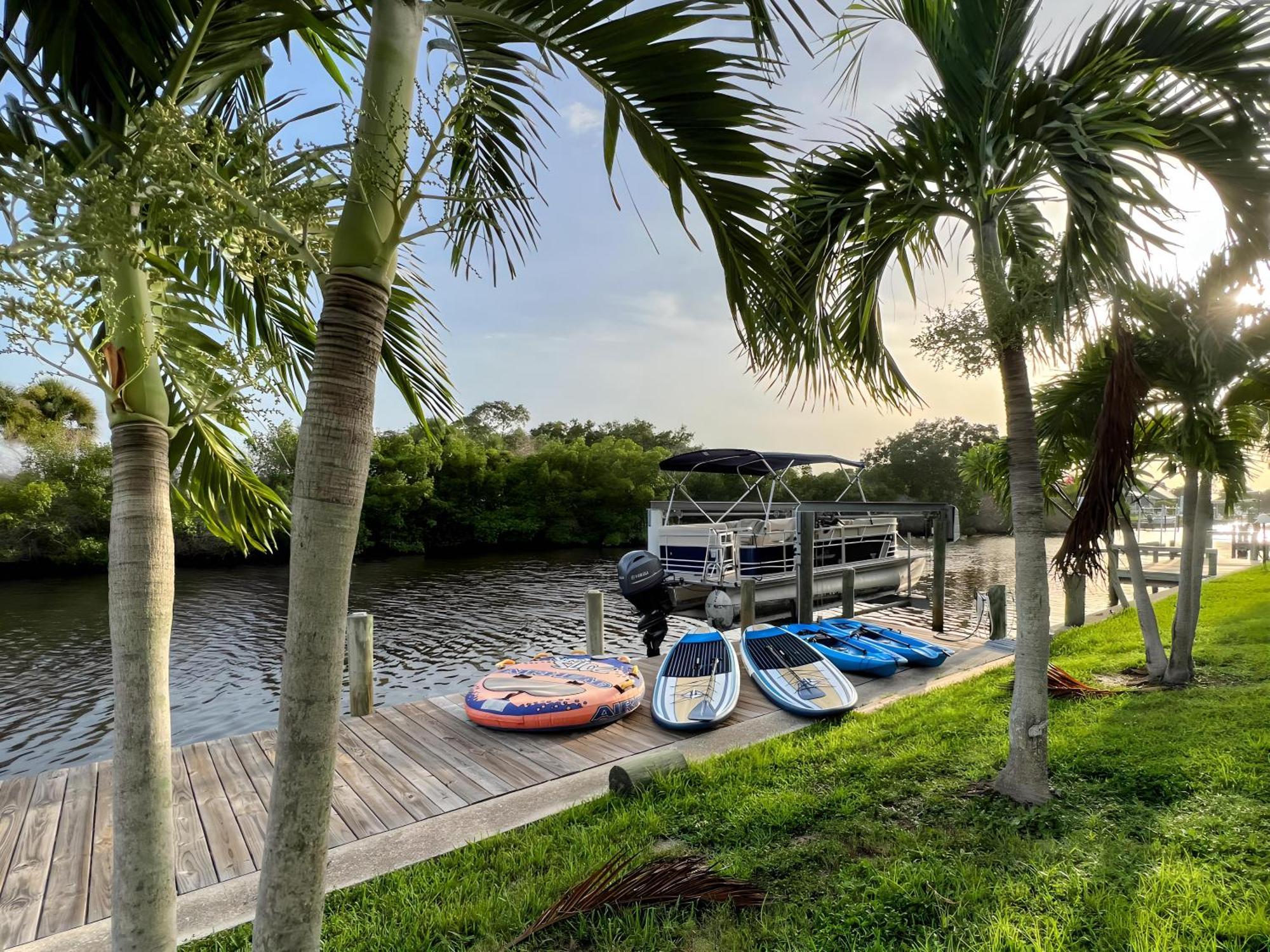 House With A Boatyour Private Waterfront Resort Port Charlotte Bagian luar foto